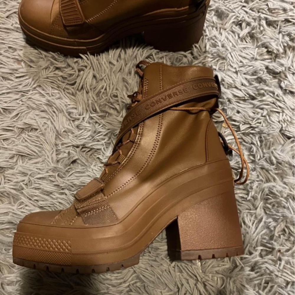 Women’s converse chuck taylor women’s platform boots (brown) size 7 $100 obo